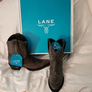 NIB Lane womens Sz9 Lexington Booties Distressed Charcoal